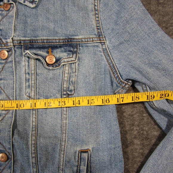 Old Navy Denim Jacket Women M Light Wash Button Up 90s Distressed Grunge Trucker - Picture 4 of 8